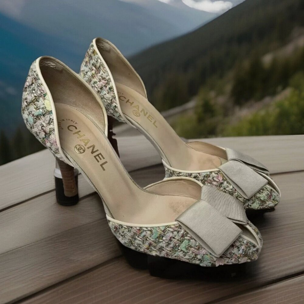 100% Authentic CHANEL 2005 D'Orsay Tweed Pumps Size 39 EU Multiple Beige Golden